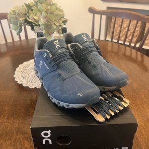 ON CLOUD SNEAKERS- 10.5 waterproof worn once- Dr. Scholls inserts